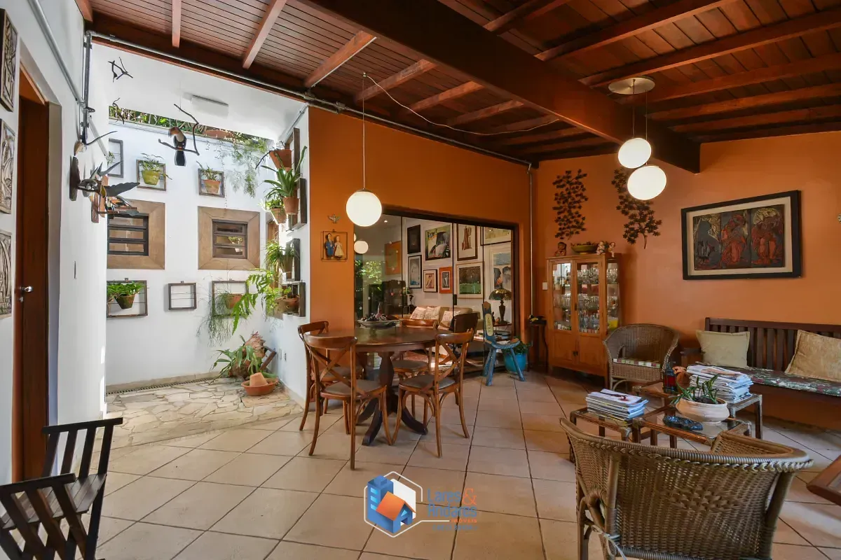 Imagem Casa para venda em Pacaembu com 3 quartos, sendo 3 suítes, 422m²