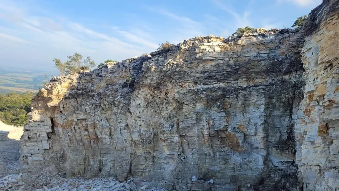 Imagem Oportunidade Mineral: Área de Quartzo com Grande Volume de Reserva Estimada em MG