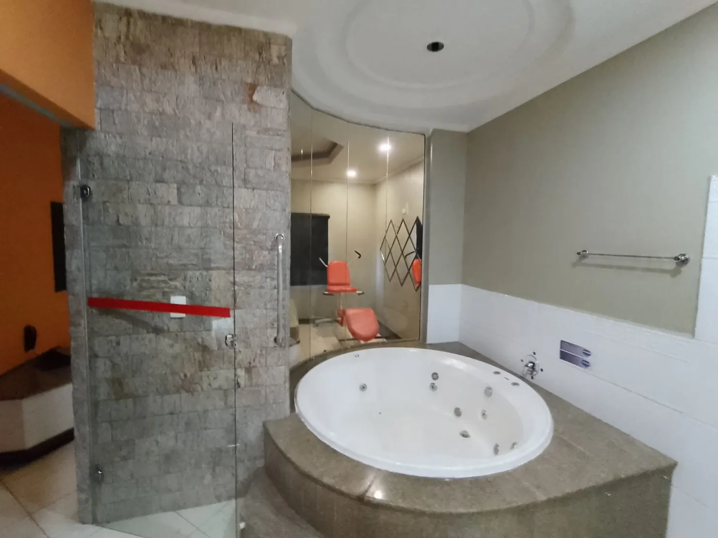 Imagem Comercial à venda 26 Quartos, 20 Suites, 33 Vagas, 23480M², Residencial e Comercial Cidade Morumbi, Pindamonhangaba - SP