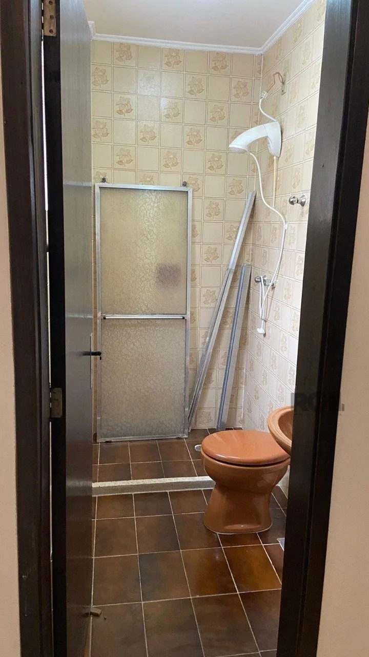 Imagem Apartamento de 2 dormitórios, sala, cozinha, banheiro, área de serviço com vaga de garagem escriturada e coberta