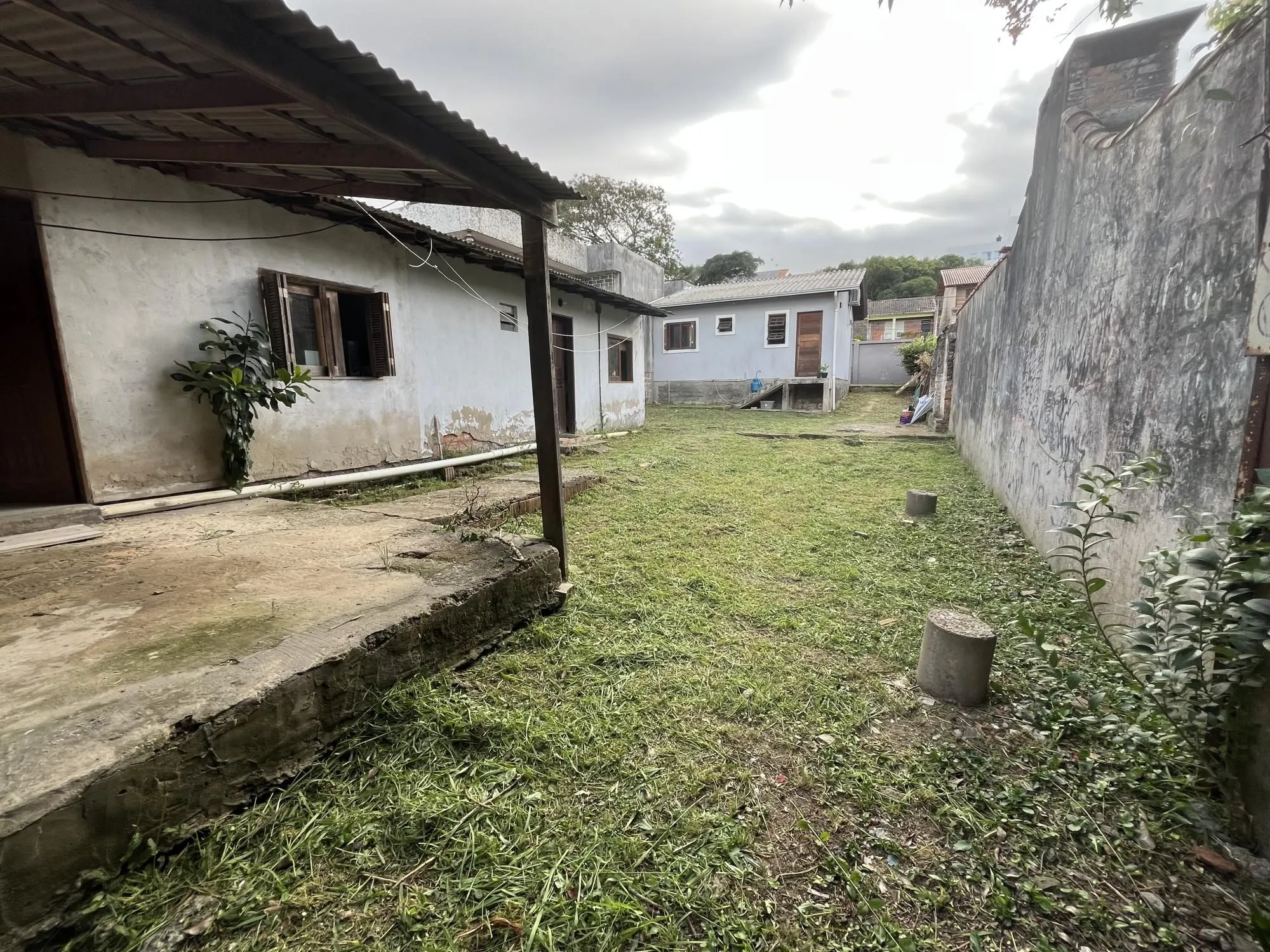 Imagem Casa com pátio grande semi-mobiliada no Bairro Camaquã.