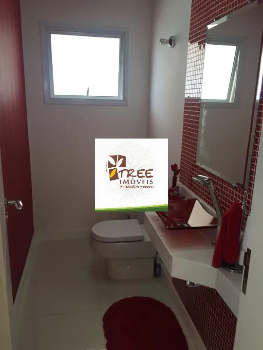 Imagem VENDA DE CASA TÉRREA NO CONDOMÍNIO MONTEREY VILLE, EM MOGI DAS CRUZES, 700m² com 4 quartos, 2 suítes, piscina, churrasqueira e 4 vagas. CONSULTE-NOS.