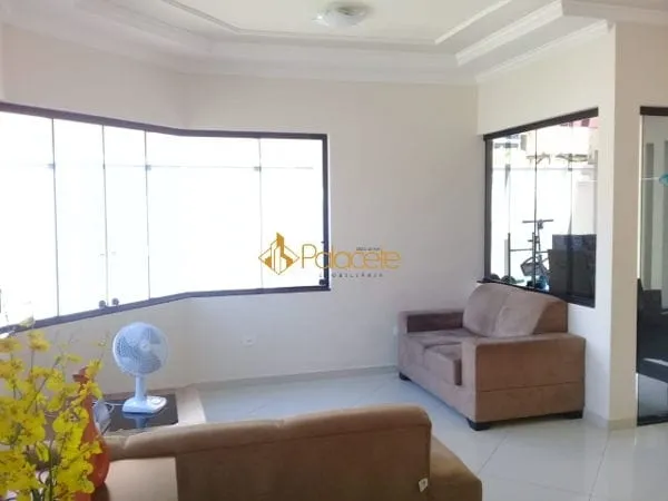 Imagem Casa à venda 3 Quartos, 1 Suite, 4 Vagas, 230M², Nossa Senhora do Perpétuo Socorro, Pindamonhangaba - SP