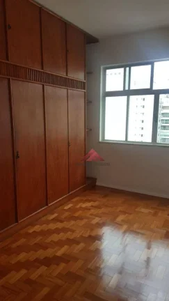 Imagem Apartamento em local previligiado no miolo de icarai,constituido por salão 03 quartos dependencias completa,vaga de garagem na escritura,andar alto so