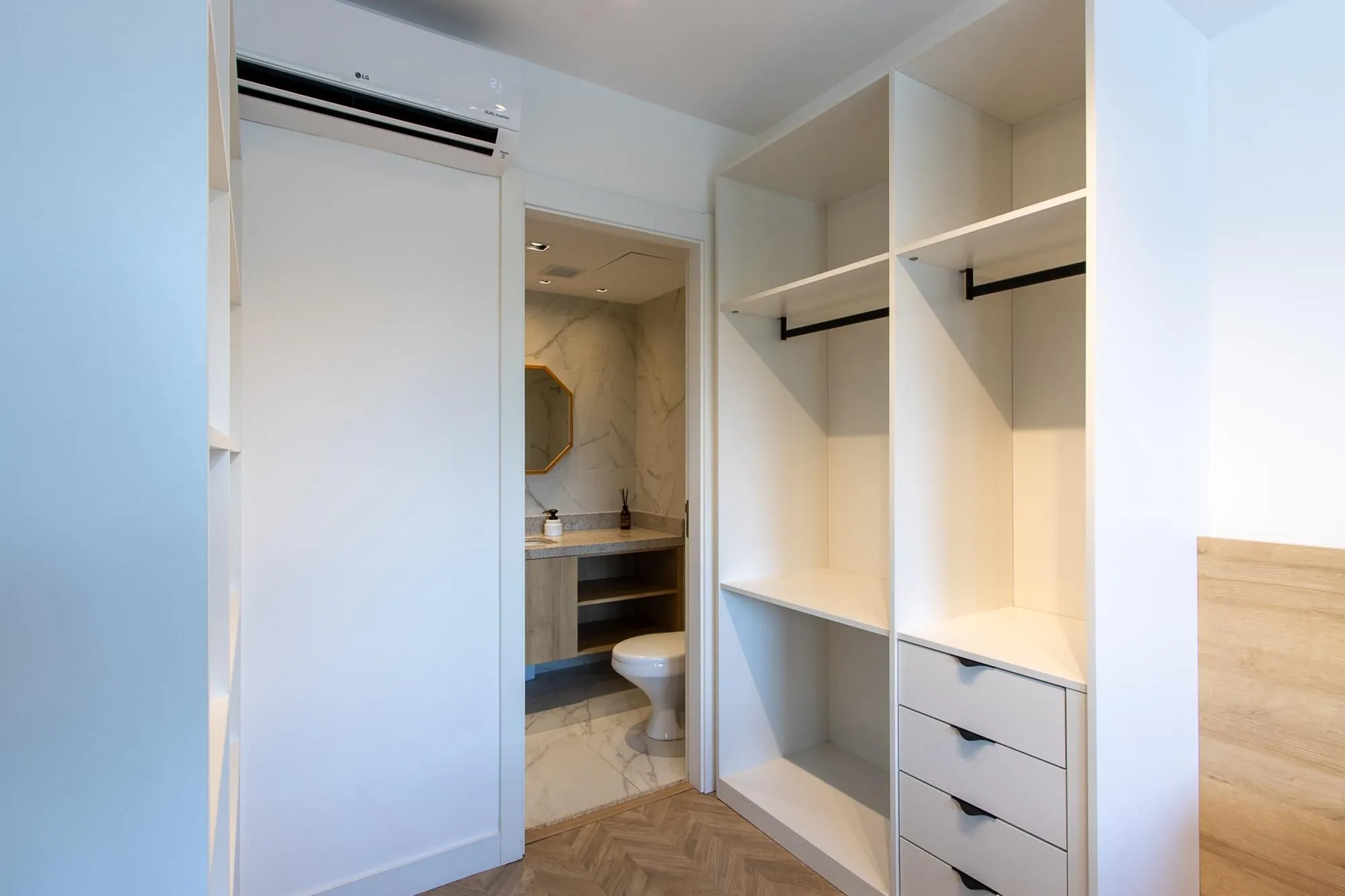 Imagem Apartamento 01 dormitório (suíte) no Bairro Petrópolis, 49m², 01 vaga e ótima localização!!!