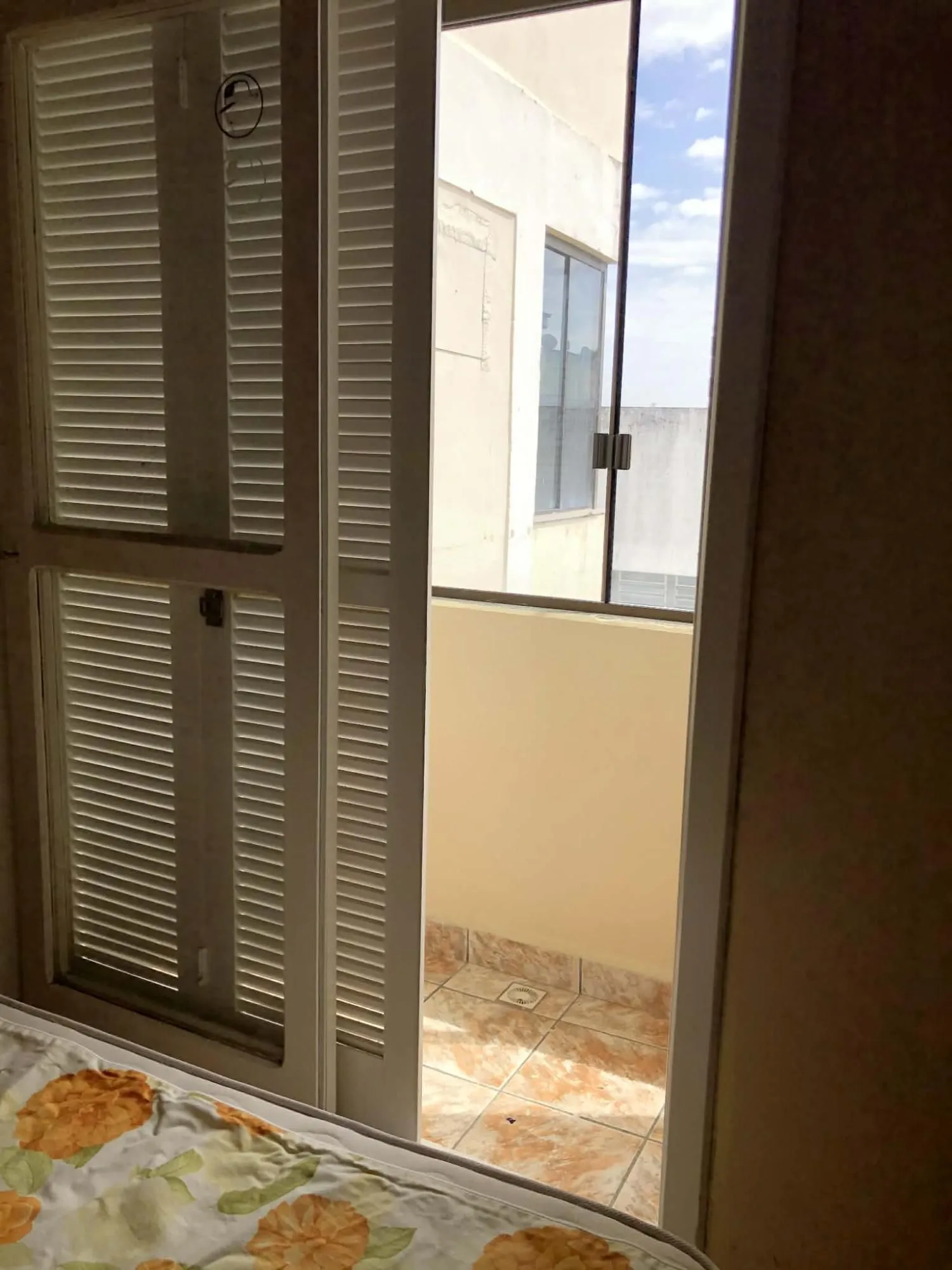 Imagem Predio residencial sendo uma cobertura e mais 03 apartamentos