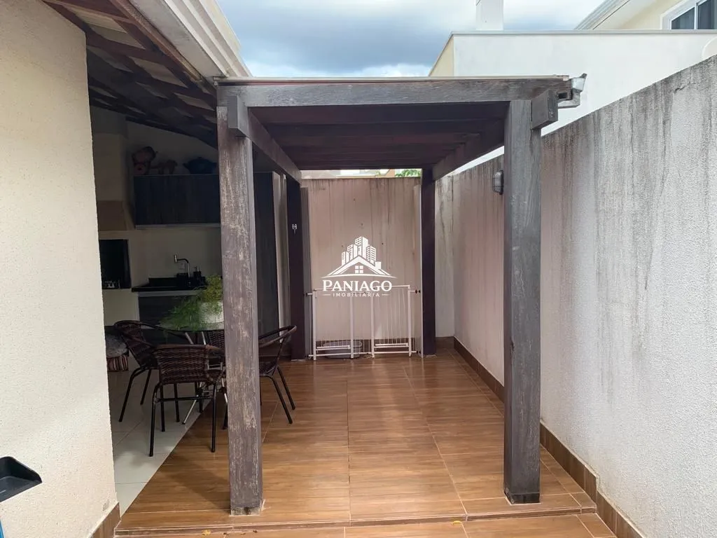 Imagem Sobrado de Esquina no Condomínio Solar das Torres com Energia Solar