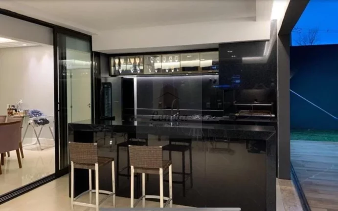 Imagem Casa de Luxo no Condomínio Villa Jardim - 4 Suítes, 3 Salas e 355 m² - Cuiabá-MT