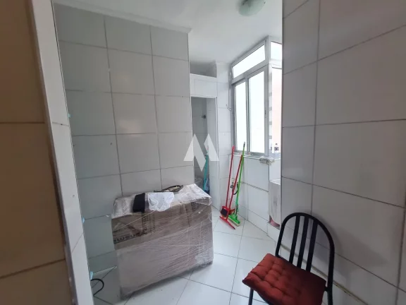 Imagem Apartamento 02 dormitórios -vaga demarcada - Quadra da Praia do Boqueirão/Santos