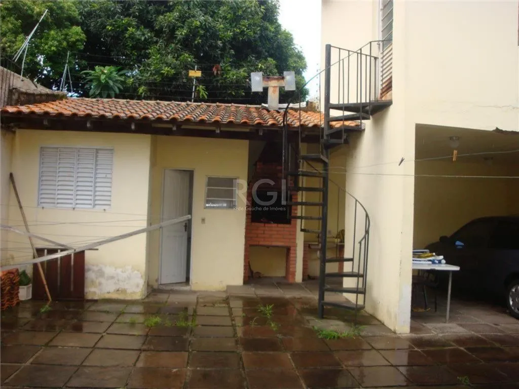 Imagem Casa para Venda - 240m², 4 dormitórios, sendo 1 suites, 4 vagas - Nonoai