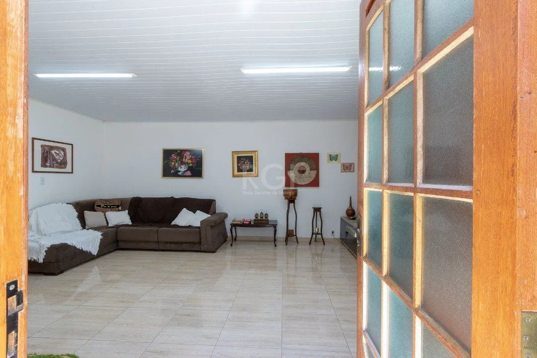 Imagem Casa para Venda - 370m², 4 dormitórios, sendo 1 suites, 6 vagas - Lomba do Pinheiro