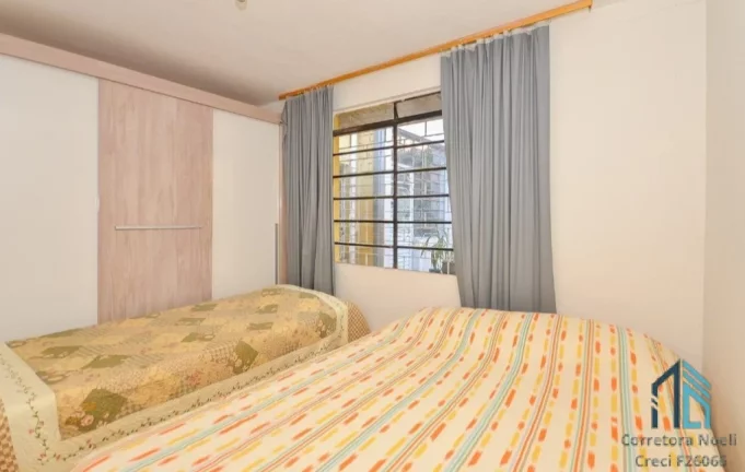 Imagem Casa a venda Semi mobiliada, 05 quartos, em ótima localização, no Bacacheri em Curitiba PR