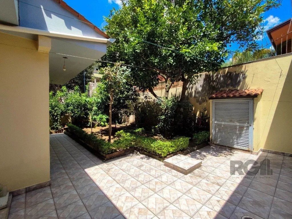 Imagem Excelente casa de 230m² com 4 dormitórios e 3 vagas.