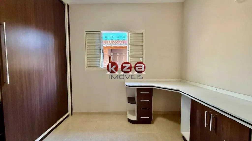 Imagem Oportunidade única: Casa à venda em Valinhos-SP, Jardim Santa Helena, 3 quartos, 1 suíte, 1 sala, 3 banheiros, 2 vagas de garagem, 172m².