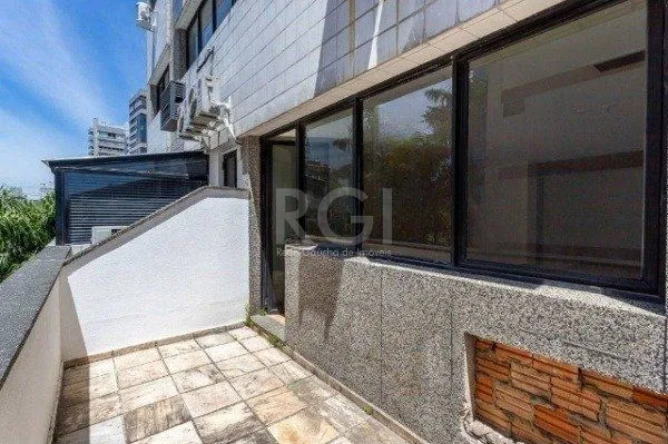 Imagem Sala comercial na Av Carlos Gomes com sacada DESOCUPADA