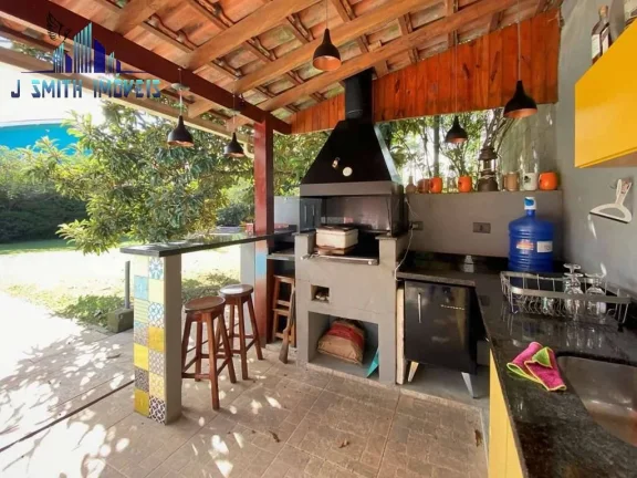 Imagem TÉRREA, 3 suítes, lote plano, piscina e gourmet, em bolsão fechado.
