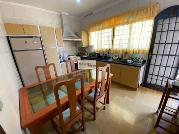 Imagem Casa à venda, com 3 quartos, 195m2