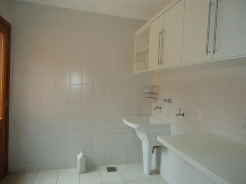 Imagem Magnífica Casa de Condomínio à Venda em Valinhos-SP, Bairro Pinheiro: 4 quartos, 4 suítes, 3 salas, 5 banheiros, 5 vagas, 450m².