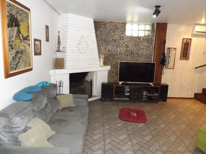 Imagem Casa para Venda - 250m², 3 dormitórios, sendo 3 suites, 7 vagas - Medianeira