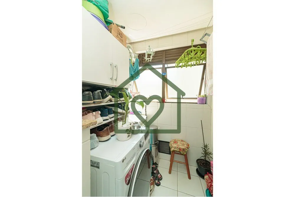 Imagem **Apartamento à Venda em Condomínio Fechado no Menino Deus, Porto Alegre** Descubra seu novo lar e...