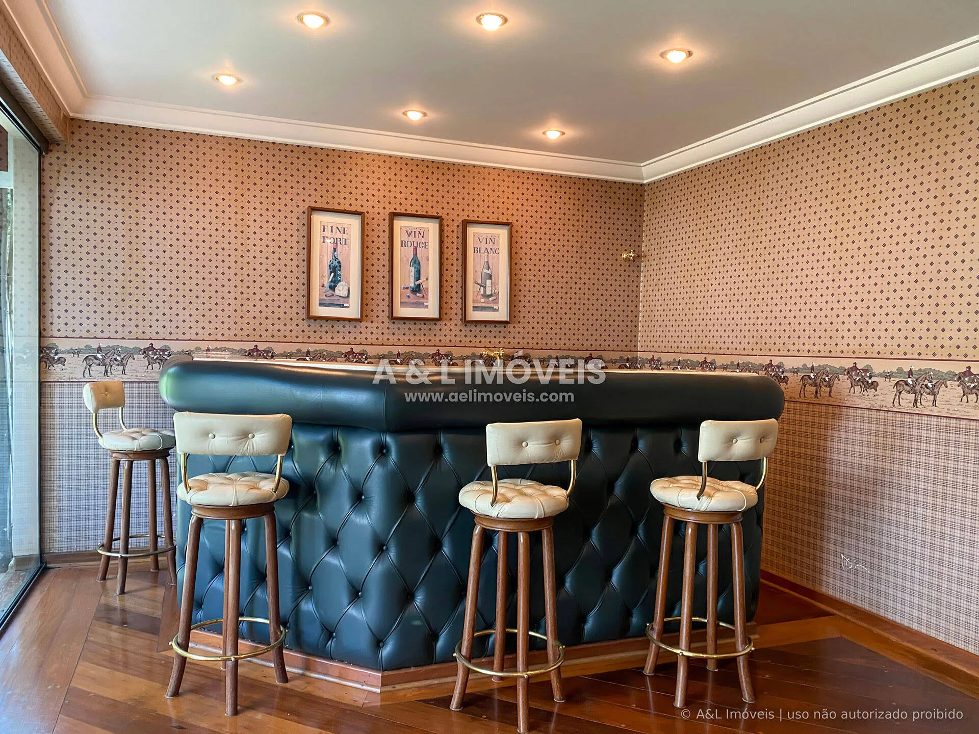 Imagem Apartamento próximo ao Capivari com 3 suítes e calefação