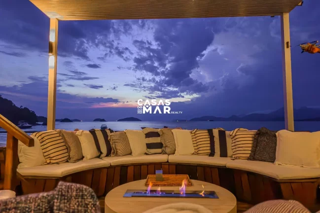 Imagem Casa Luxuosa Frente Mar em Tanguá, Angra dos Reis-RJ: 6 suítes, praia particular e deck para embarcações.