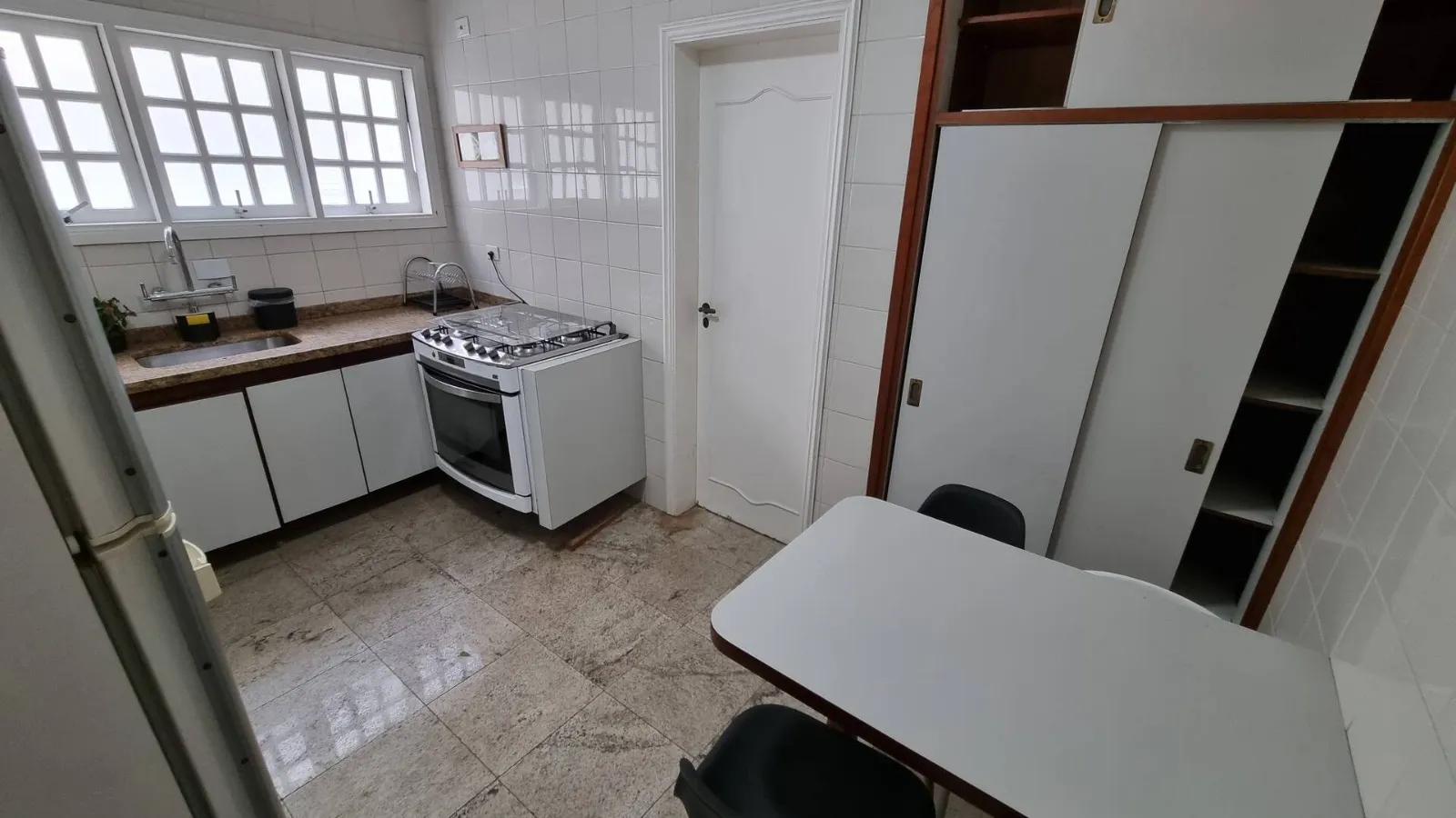 Imagem Oportunidade: Linda Casa Reformada no Alphaville Residencial 9