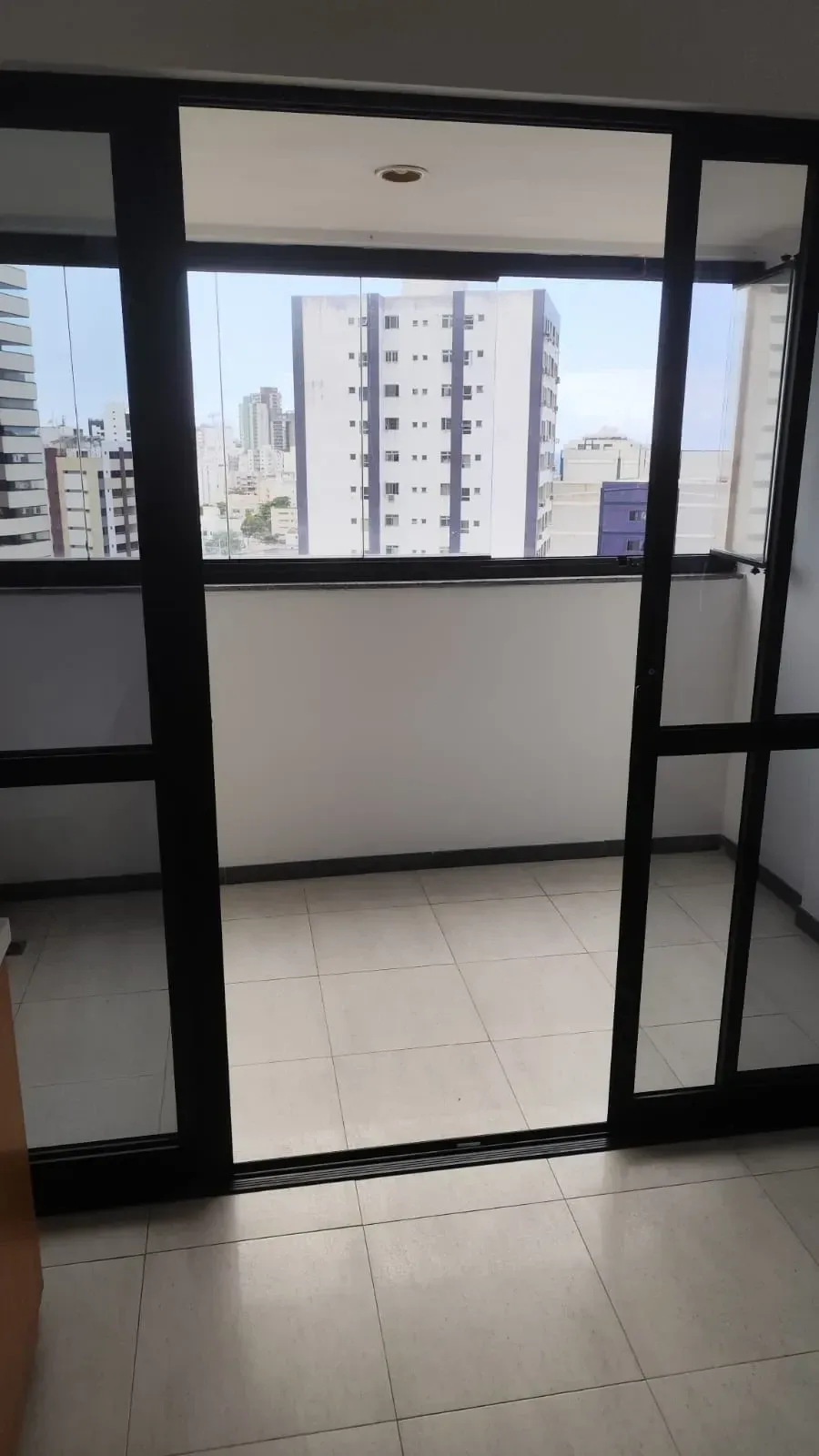 Imagem Apartamento com 1 Quarto para Alugar, 56 m² em Pituba - Salvador