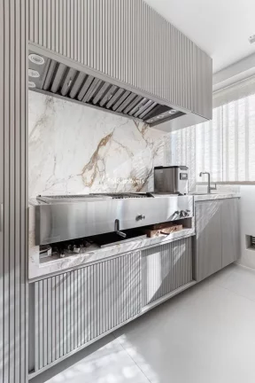 Imagem Apartamento à venda na Vila Nova Conceição, com 3 suítes, 2 salas, 4 vagas, 243 m²