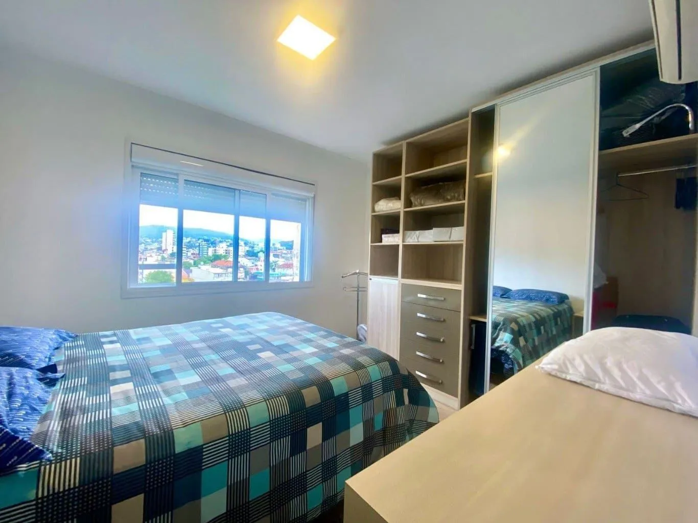 Imagem Apartamento de 2 dormitorios à venda em Santana, Porto Alegre.