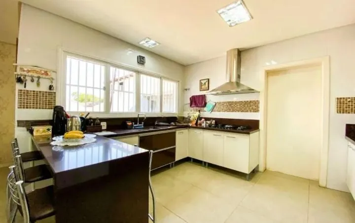 Imagem Sobrado 233m² 05 dormitórios, 04 vagas, no Bairro Moinhos de Vento em Canoas