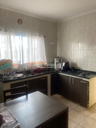 Imagem Casa para locação em Sorocaba-SP - 2 suítes, estrutura comercial e 3 vagas!