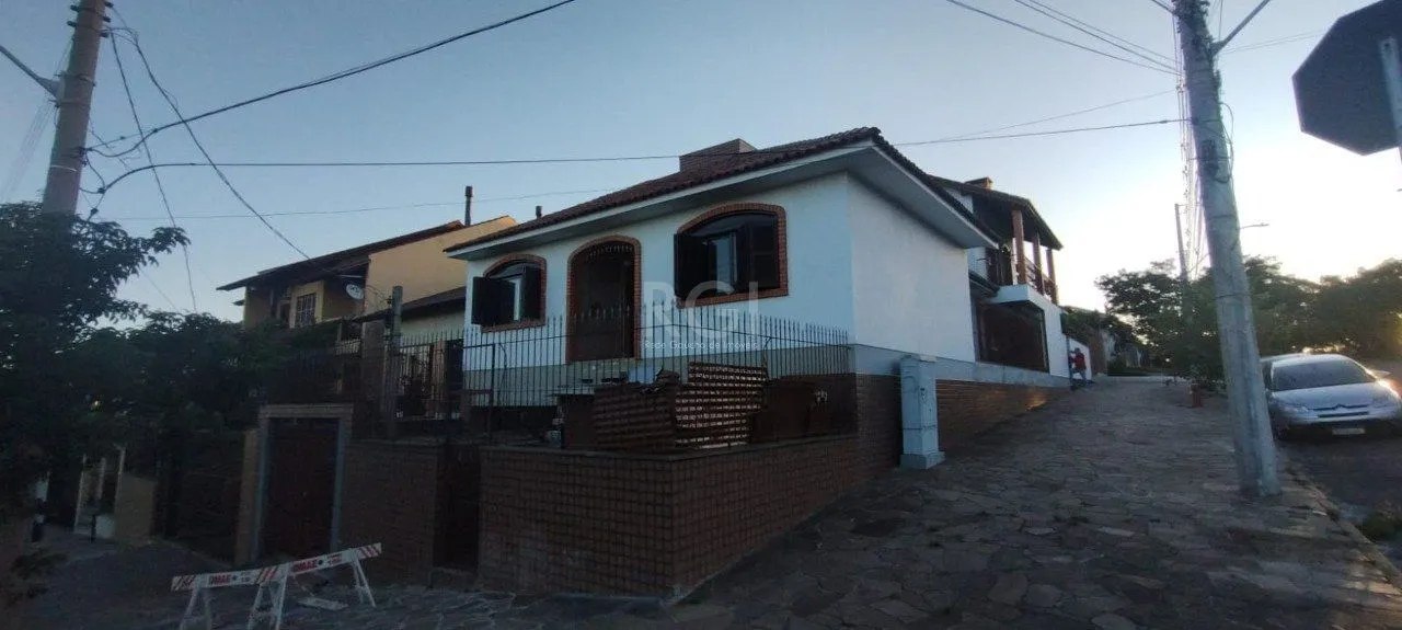 Imagem Casa de 4 dormitórios no bairro Parque Santa Fé
