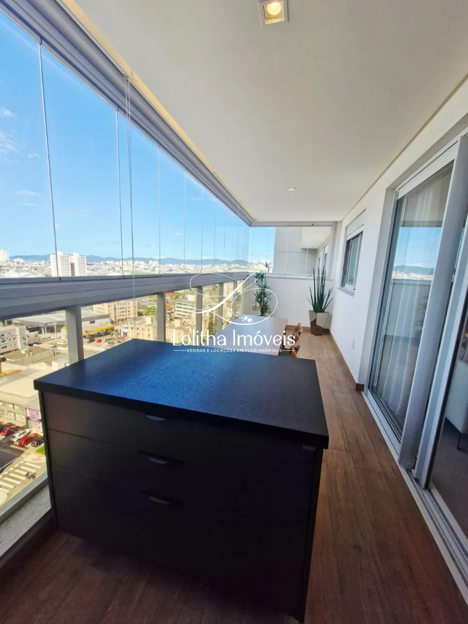 Imagem APARTAMENTO DE LUXO COM 3 SUÍTES, SEMI MOBILIADO À VENDA NO KOBRASOL - SÃO JOSÉ/SC.