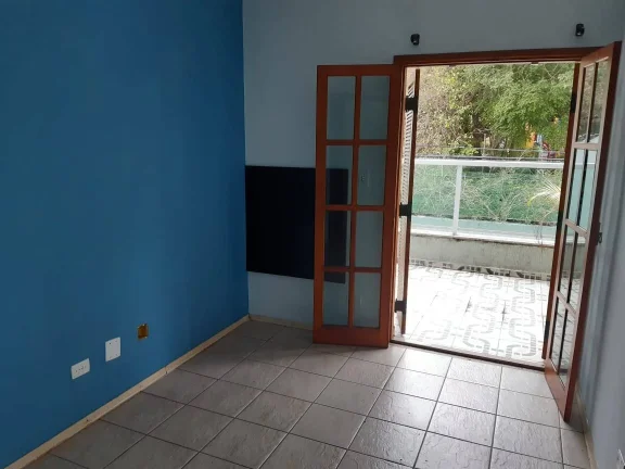 Imagem Casa Maravilhosa com 240 m² 4 Dormitorios sendo 2 Suítes Estuda Permuta