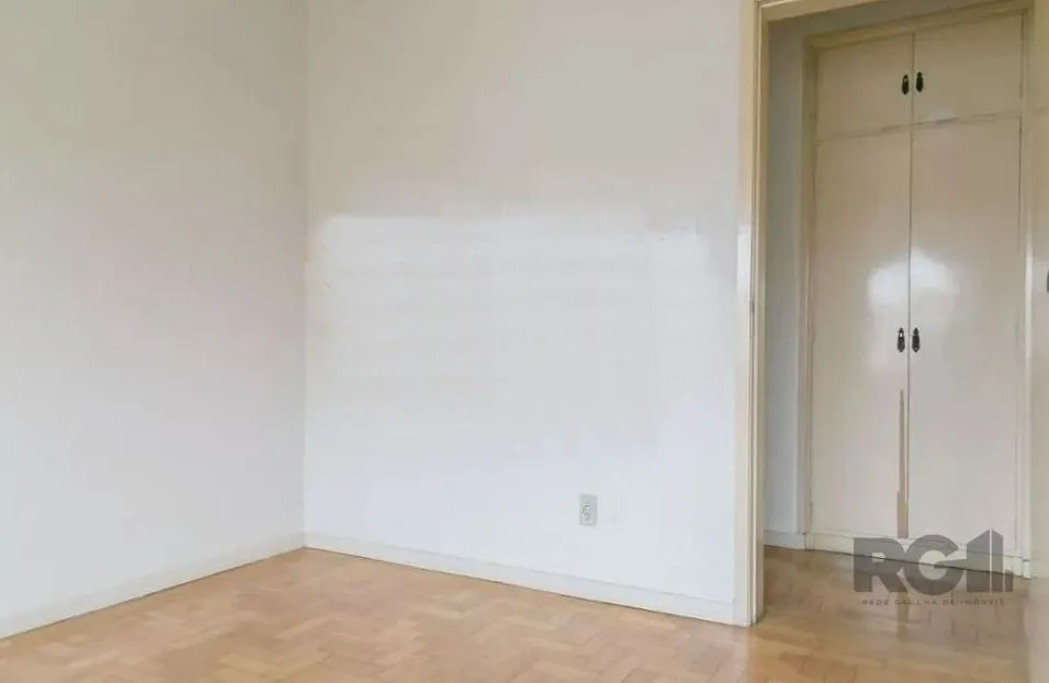 Imagem APARTAMENTO 3 DORMITÓRIOS COM GARAGEM NO BAIRRO FARROUPILHA EM PORTO ALEGRE