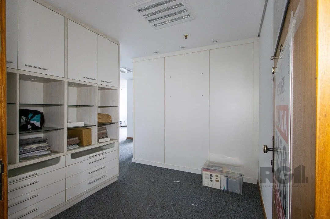 Imagem SALA COMERCIAL BAIRRO MENINO DEUS - 82m² DE ÁREA PRIVATIVA, 1 VAGA