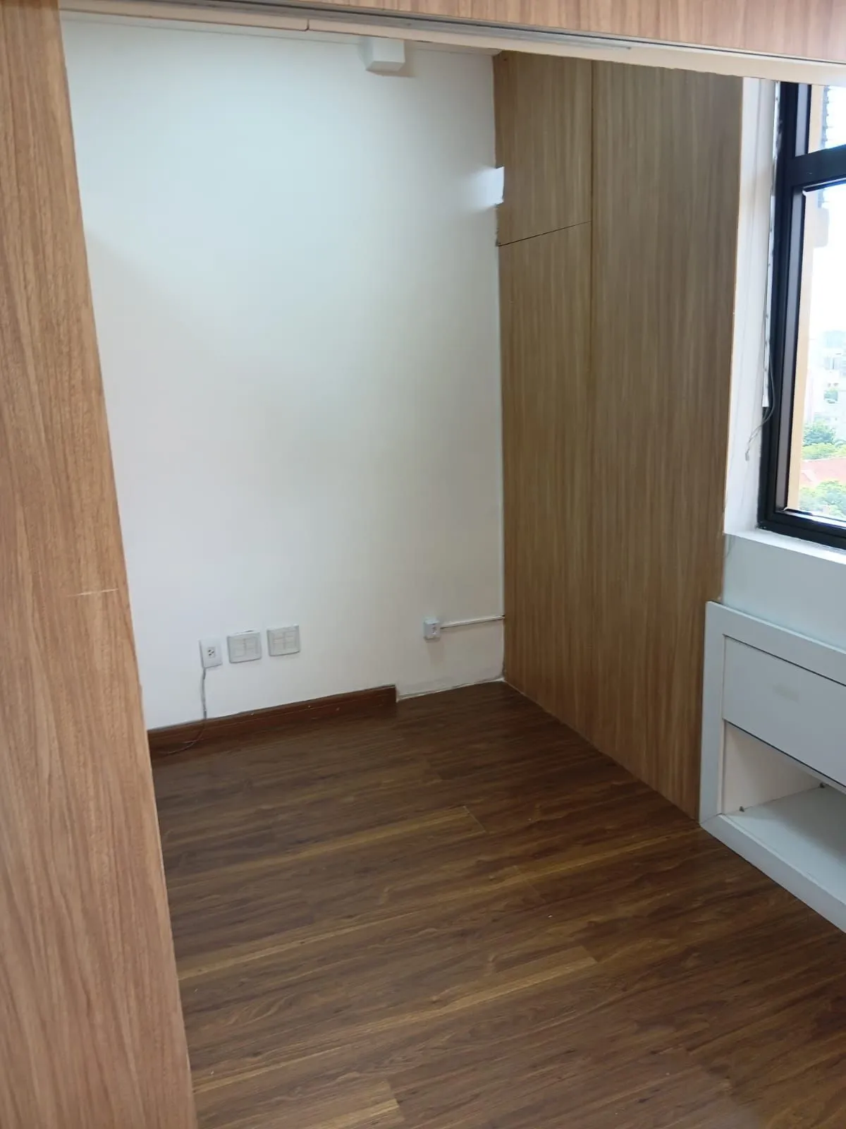 Imagem Vende-se cobertura comercial com Terraço - Moinhos de Vento
