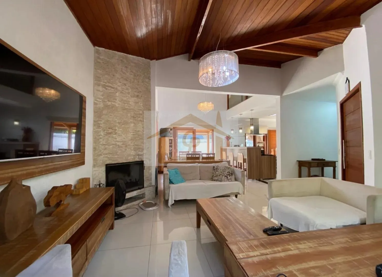 Imagem Sua nova casa te espera no condomínio dos sonhos! 3 suítes, 4 vagas