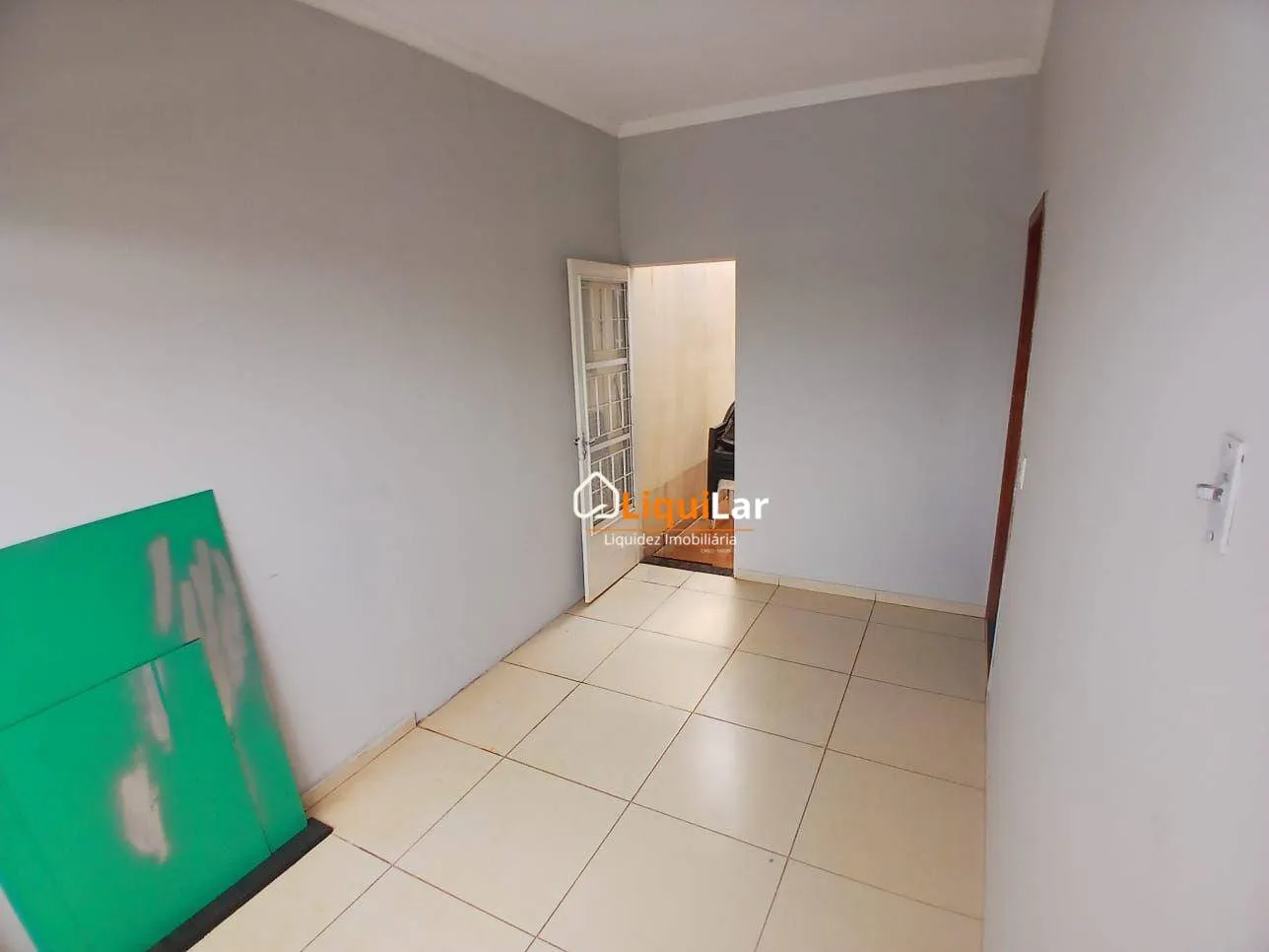 Imagem Casa à Venda Próxima à Avenida Lúdio Martins Coelho com Suíte, Energia Fotovoltaica e Acabamento de Primeira