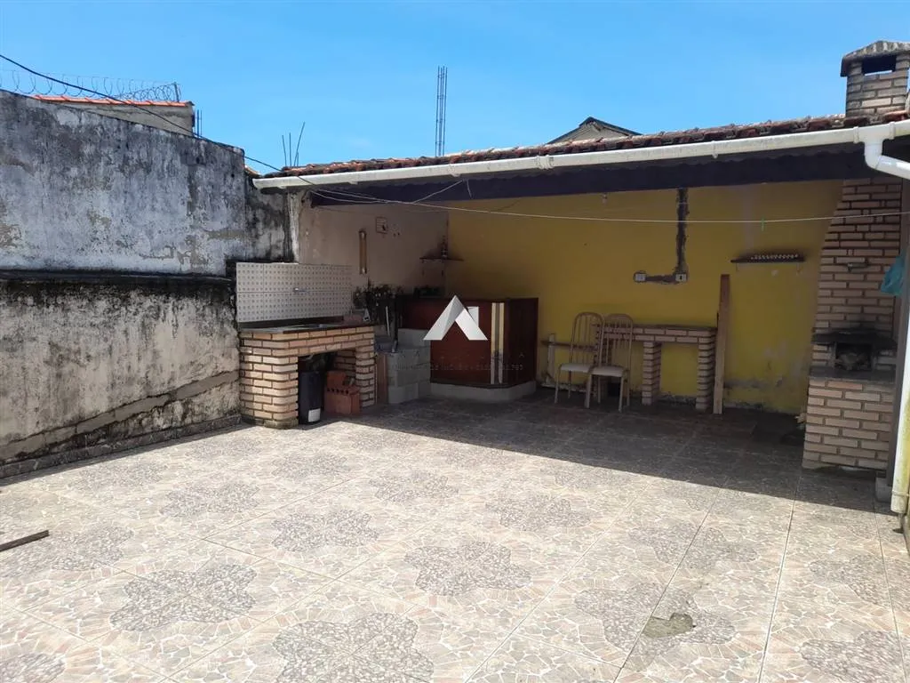 Imagem Casa na praia de Mongaguá bairro de moradores fixos, otima localização.