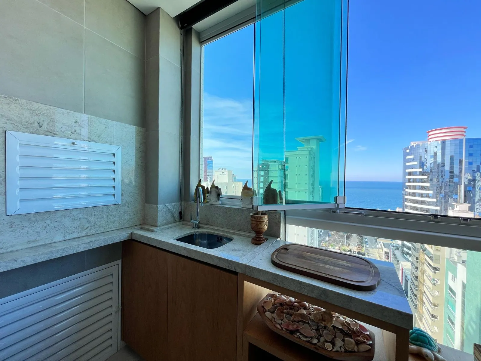 Imagem Apartamento com vista para o mar à venda com 193m2 por R$ 3.350.000,00