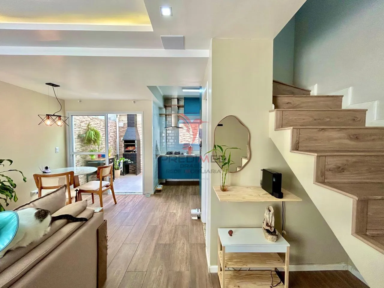 Imagem VENDO CASA DE CONDOMINIO FECHADO, 2 VAGAS DE GARAGEM, 2 DORMITÓRIOS, CHURRASQUEIRA