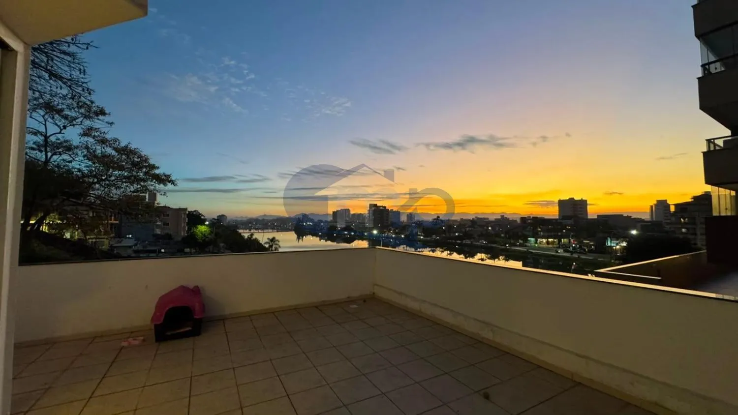 Imagem Apartamento a venda com 3 dormitorios no centro de Torres/RS