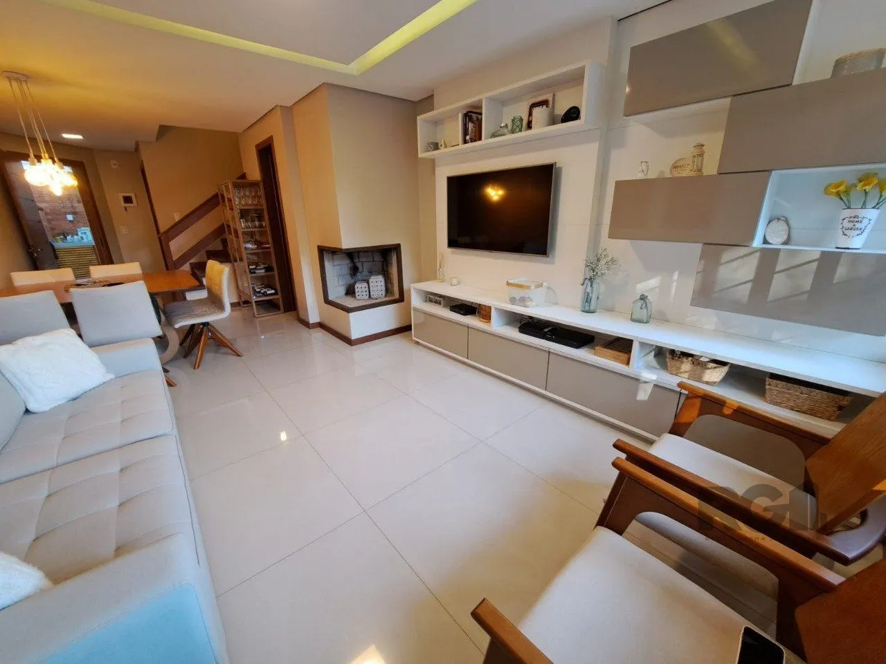 Imagem Casa em Condomínio com 03 quartos e 02 vagas no Bairro Nonoai