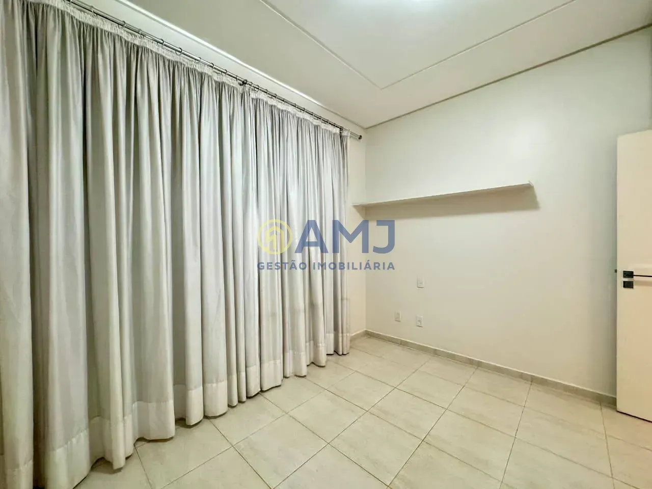 Imagem Casa à venda 3 suítes no Residencial Granville