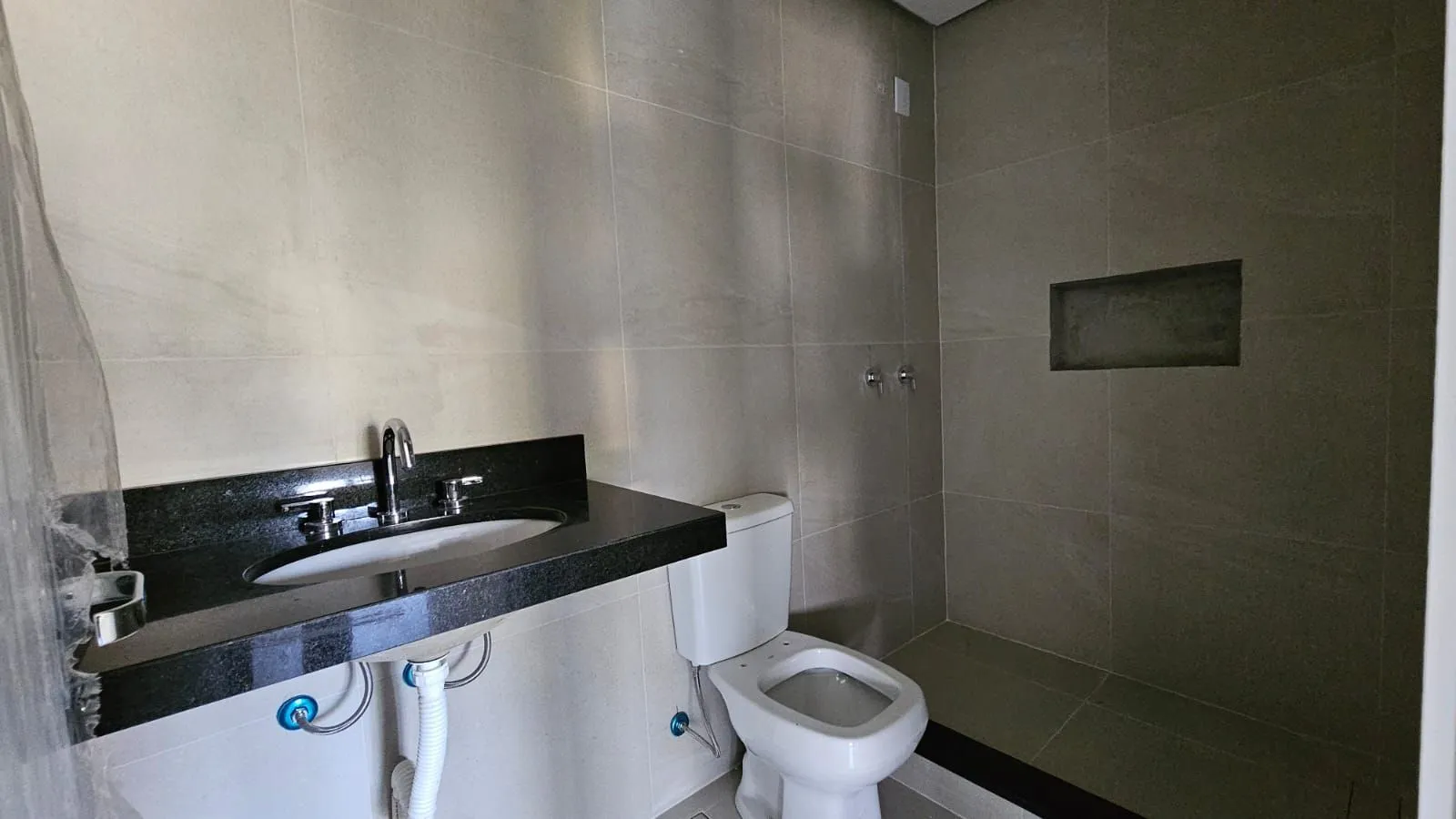 Imagem Apartamento Novo com 2 Vagas e Sacada na Chácara das Pedras