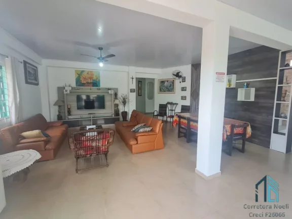 Imagem Sobrado mobiliado, 05 quartos sendo 03 suítes, Bom Retiro em Matinhos PR