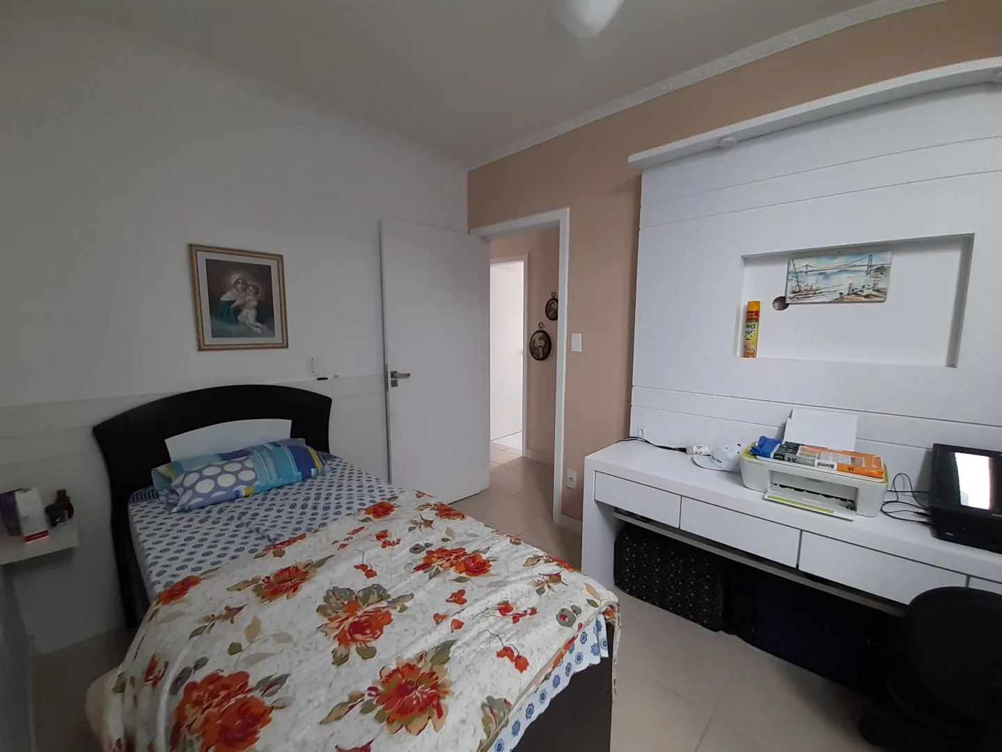 Imagem Casa à venda com 3 quartos 1 suíte, 180m² em Estreito Florianópolis