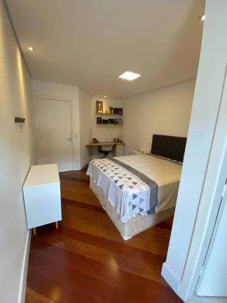 Imagem Sobrado de Alto Padrao com 411 m² 3 Dormitorios sendo 3 Suites